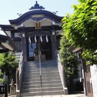 庚嶺坂 （ゆれいさか）を登った所に神楽坂若宮八幡宮！住宅街のど真ん中に有ります！