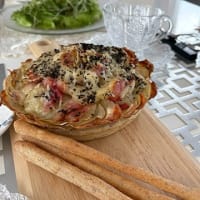 ベーコンとポテトで花の形のパン