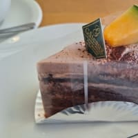 EASY LIFE CAFE「厚切りトーストセット・チョコレートケーキ」(成田市)