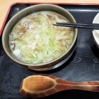 小岩で床屋に行った後　讃岐うどん食堂「元咲（げんき）で馬刺しと野菜の天ぷらとかけウドンのハーフを楽しんだ。