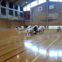 室内練習風景　郡山中央名物雑巾がけバトル！