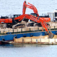 ７月１１日の辺野古側埋め立て工区と大浦湾の様子