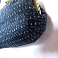 書生絣×ピンク花　20.4ｃｍくし型がま口ポーチ