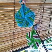 小さな手編み 21 アクリルたわし / ワッフル編み - イカットの島