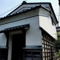 又もやの土蔵の蔵戸の修理