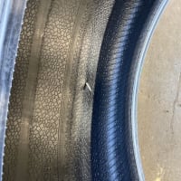 高速でタイヤパンク