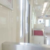 電車一人席に座る　気がね入らず(*゜ー゜)ゞ⌒☆