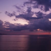 名護湾の残照、やはり雲が多かった（20221004）