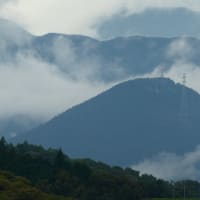 山に雲