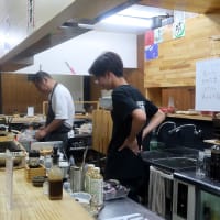 鶏の刺身と焼きハラミが絶品の店　enjoyed fresh chicken sashimi and yakitori in my neighborhood