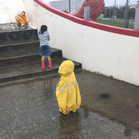 雨の日も外で