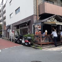 梅雨時の菊坂下