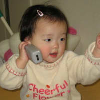 なほちゃん、電話中