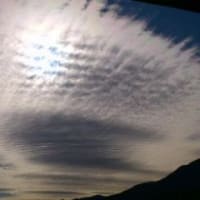 富士山近県から異様な雲が…(-""-;)