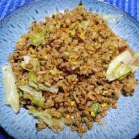 【07/11晩御飯】焼豚レタス炒飯、残りのレタスを使い切ったんだね：D