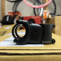 Redshiftサスペンションステム入荷しました。