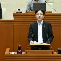 本会議場で次々と政策提案！