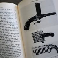 世界の迷銃、珍銃、奇銃？。Lewis Winant著、『FIREARMS CURIOSA』を買いました。