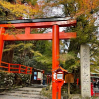 紅葉のトンネル　叡山電鉄で貴船神社へ