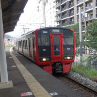 門司港へJRで向かう普通列車の風景