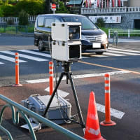 “最強のオービス”の導入が加速。移動式で風景に溶け込み、10km/hオーバーも見逃さない