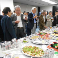 長年働いた　研究所の懇親会に出席しました