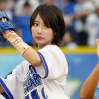 １２日　横浜に舞い降りた“天使” 2年連続で登板…人気タレントのストライク投球に騒然