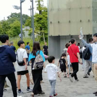 国立競技場でビラ配り