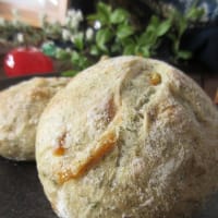 季節酵母パン『甘夏小丸』販売開始します。原木しいたけ『どんこ』の乾燥しいたけもあります。どうぞよろしくお願い致します。