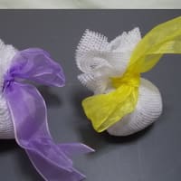 お茶の葉のその後・・・てるてる坊主？に見えちゃうでしょうか。。。(2012-04-17)