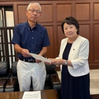 「厚生労働省の6月30日通知を受け請願2号の継続審査の協議を求める要請書」を議長に提出！