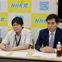 勇気あるラサール石井氏が崖っぷちの社民党から立候補。兵庫県三木市長選挙でも４７００対２１０００票で惨敗した立花孝志氏のＮＨＫ党から参院選に立候補する３バカ弁護士トリオより同じ瀬戸際でも２万％真っ当だ。