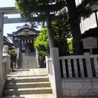 庚嶺坂 （ゆれいさか）を登った所に神楽坂若宮八幡宮！住宅街のど真ん中に有ります！