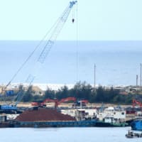 ７月１１日の辺野古側埋め立て工区と大浦湾の様子