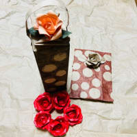 折り紙の赤いバラ