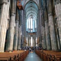 『世界の寺院・神殿　４（世界遺産スペインのサグラダ・ファミリアに鉄筋使用！）