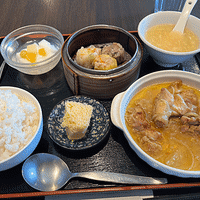 「香港飲茶 広東料理　航天」の日替わりセット（鶏肉のカレーソース）！