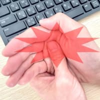 「バネ指」が女性に多いのには理由があります