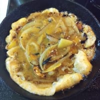 スパニッシュオムレツと中華風の冷たいスープ