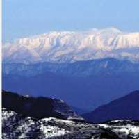 「４０年以上見たことない」白山や乗鞍岳の上空に「雪の壁」出現