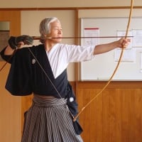 姿勢をただす