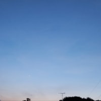 旧暦６月３日の月