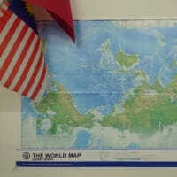 事務所内に掲示した世界地図"THE WORLD MAP Upside down"で見方が変わる!?