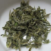 新茶を飲む