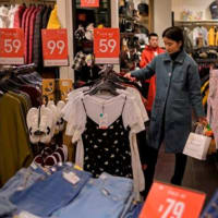 中国の若者はデパートではなく「卸売り市場で」服買う