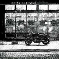 夜カフェ前のバイク
