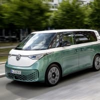 【これアリ！】VW ID.Buzz を ラブカーズtv 河口まなぶが試乗 電気のタイプ２は走りも癒し系の異色ミニバンだった！人気で今年分は完売間近！