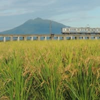 秋色の津軽、朝の風景