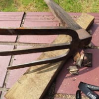三本備中鍬の柄を折ったので修理でした(^_-)