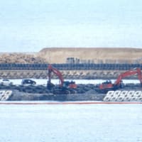 ７月４日の辺野古側埋め立て工区と大浦湾の様子／新ゲートからの資材搬入は無し